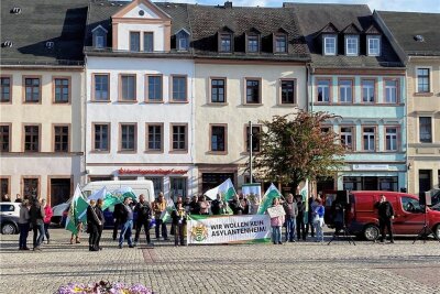 Protest gegen Asyl: Kaum Teilnehmer bei Demo in Rochlitz - Die Demo der Freien Sachsen in Rochlitz am Mittwoch blieb überschaubar. 