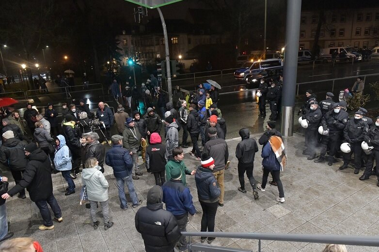 Protest gegen Coronapolitik in Freiberg: Polizei widerspricht Behauptung über Gesetzeslücke für Aufzüge