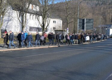 Protest gegen Impfpflicht in Schwarzenberg - Etwa 400 Menschen haben am Samstag in Schwarzenberg protestiert.