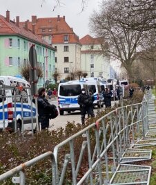 Proteste bei Kretschmer-Besuch - Ein Polizeiaufgebot schützte den Besuch des Ministerpräsidenten.