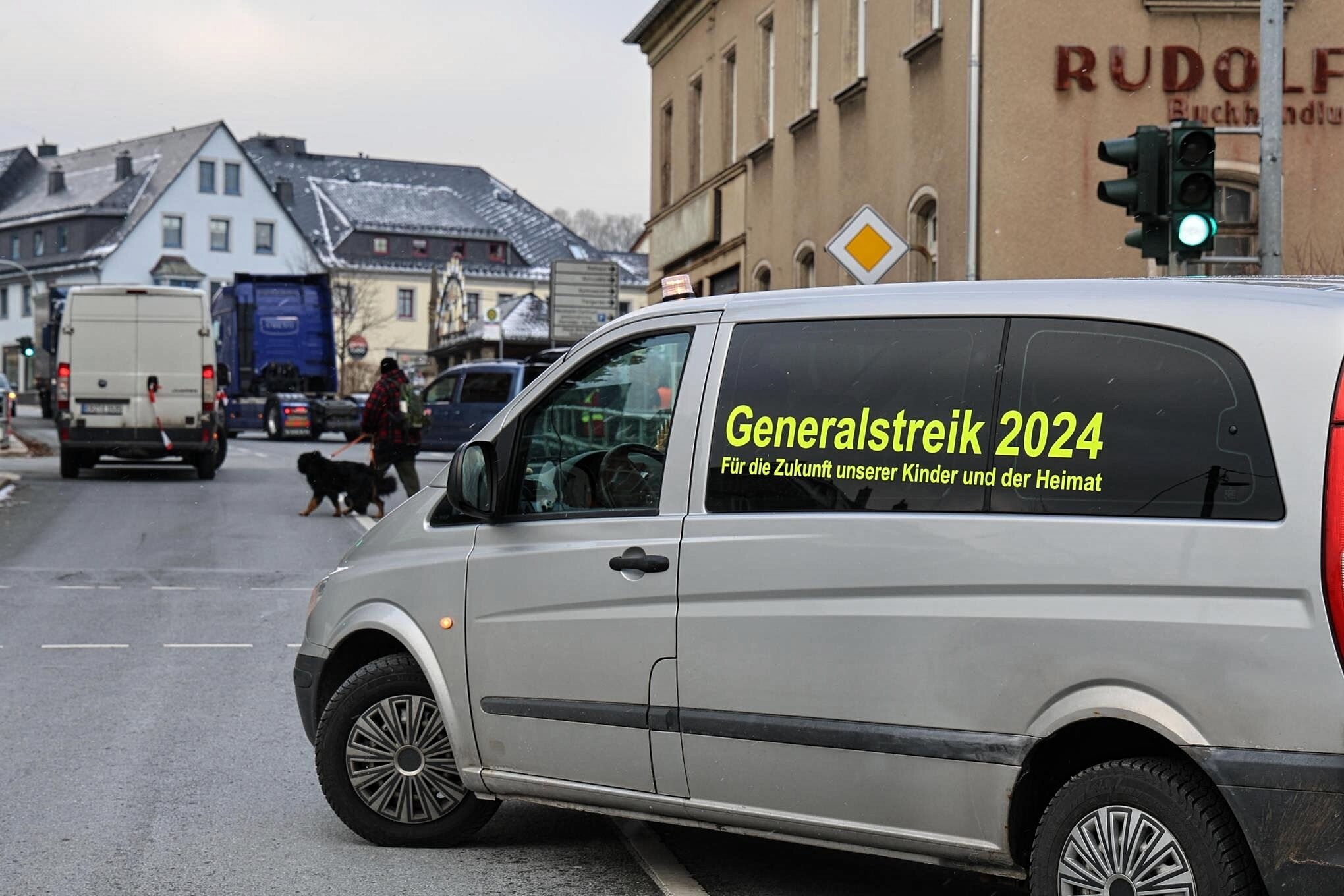 Proteste Im Erzgebirge Am Montag: Mehrere Bundesstraßen Und A-72 ...