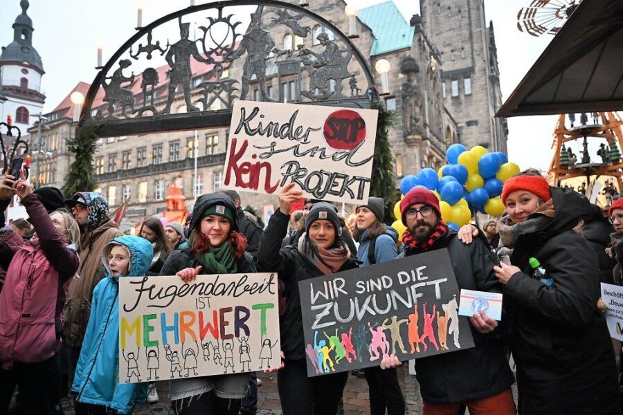 Proteste in Chemnitz gegen Sparmaßnahmen: Demo soll nur Auftakt sein - 