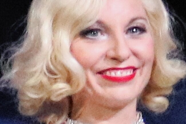 Publikum begeistert von Marlene-Dietrich-Abend - ClaudiaLüftenegger - Schauspielerinin der Rolle derMarlene Dietrich