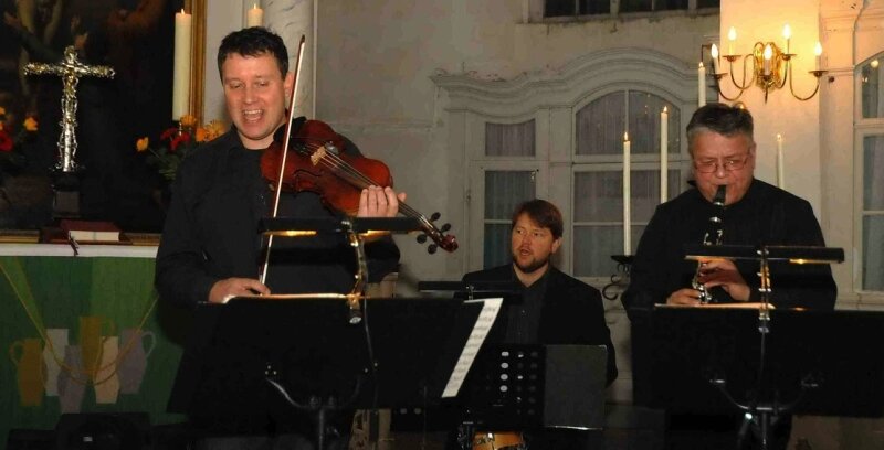 Publikum und Musiker haben gleichsam Spaß - 
              <p class="artikelinhalt">Die Yankele-Kapelle aus Chemnitz bot am Samstag ein mitreißendes Klezmer-Konzert in der Zschopauer St. Martinskirche. </p>
            