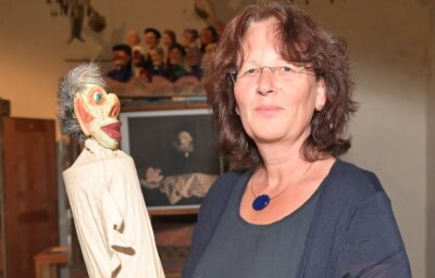 Puppenspiel-Ausstellung in Hartenstein wird verlängert - Museumsleiterin Susann Gramm freut sich, dass die Sonderausstellung auf so gute Resonanz stößt. 