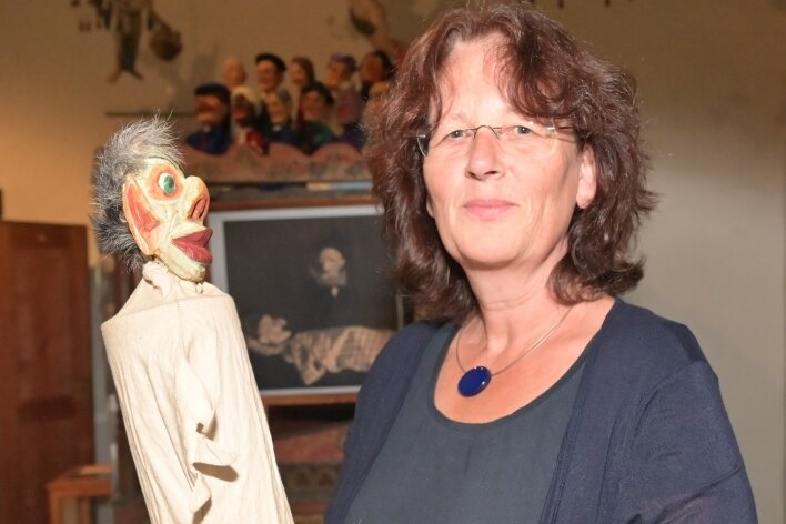 Puppenspiel-Ausstellung in Hartenstein wird verlängert - Museumsleiterin Susann Gramm freut sich, dass die Sonderausstellung auf so gute Resonanz stößt. 