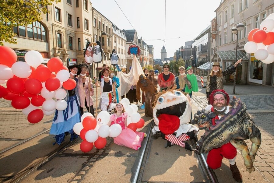 Puppenspieler ziehen durch die Plauener Innenstadt - 