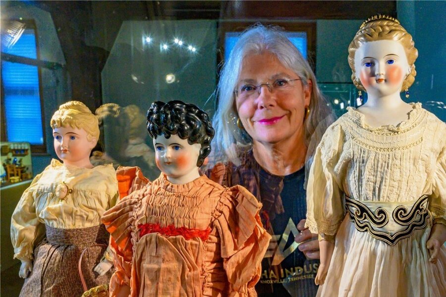 Puppenstaatsbesuch in Chemnitz - Seit ihrer Kindheit sammelt Anne Kamratowski Spielzeug, vor allem Puppen, Puppenstuben und Kaufmannsläden aus der Zeit von 1820 bis 1920. Eigentlich wäre ihre Sammlung jetzt im Wasserschloss Klaffenbach in Chemnitz zu sehen.