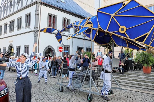 Puppentheater-Festival: Eine Parade durch Zwickau - 