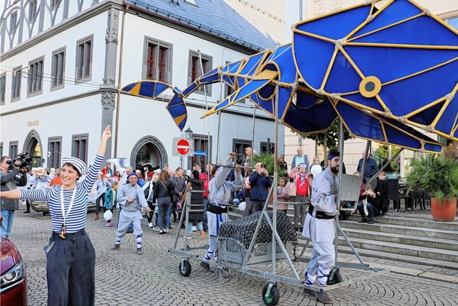 Puppentheater-Festival: Eine Parade durch Zwickau 