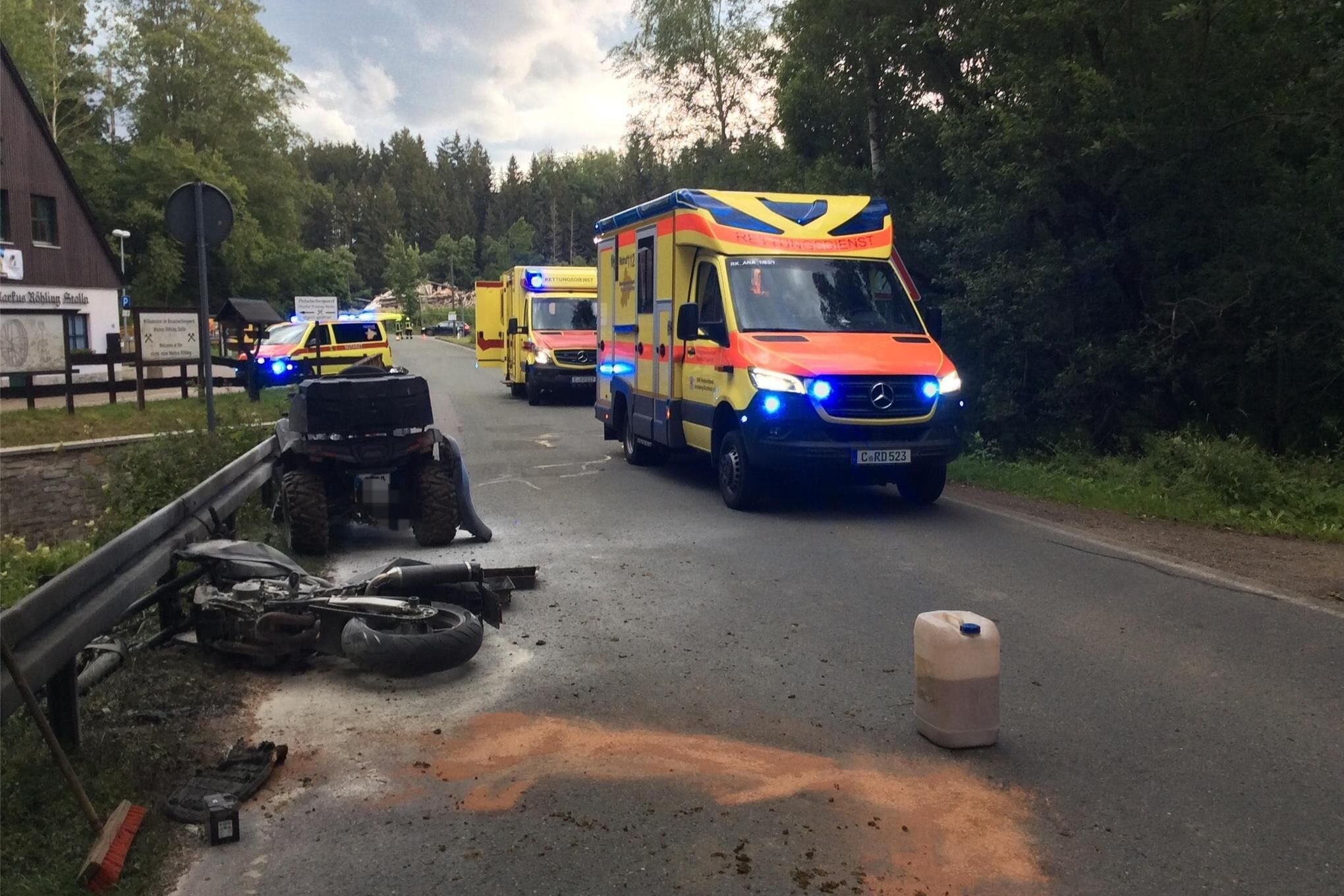 Quad Und Motorrad Sto En Bei Unfall In Frohnau Zusammen Beide Fahrer Schwer Verletzt