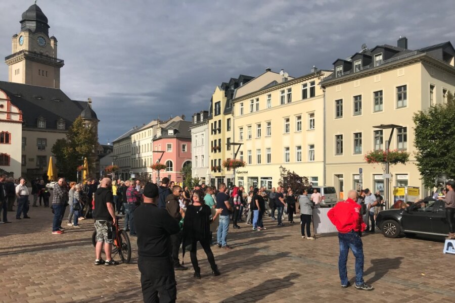 Querdenker treffen in Plauen auf Gegenprotest - 