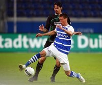 Rückschlag für Fürth - Torschütze Sandro Wagner im Zweikampf gegen Marino Biliskov