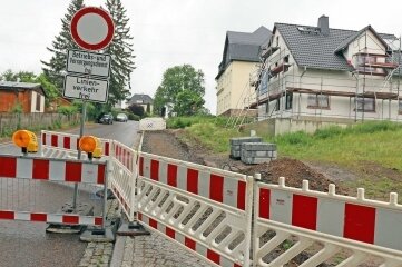 Rad- und Gehweg werden gebaut - Die Frankenberger Straße in Börnichen ist gesperrt. 