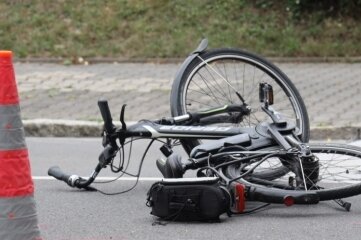 Radfahrerin schwer verletzt - Eine Frau wurde in Frankenberg von einem Auto erfasst und dabei schwer verletzt. 