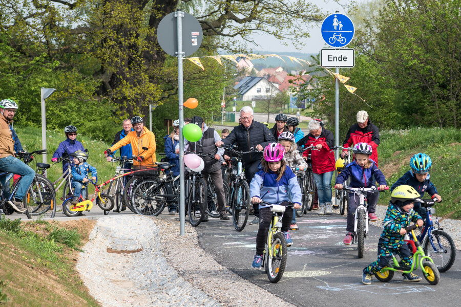 Radler weihen neuen Radweg zwischen Penig und Chursdorf ein - 