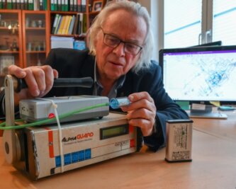 Radon-Experte rät Hausbesitzern zu Messungen - Bernd Leißring mit Messgeräten zum Aufspüren von Radon. 