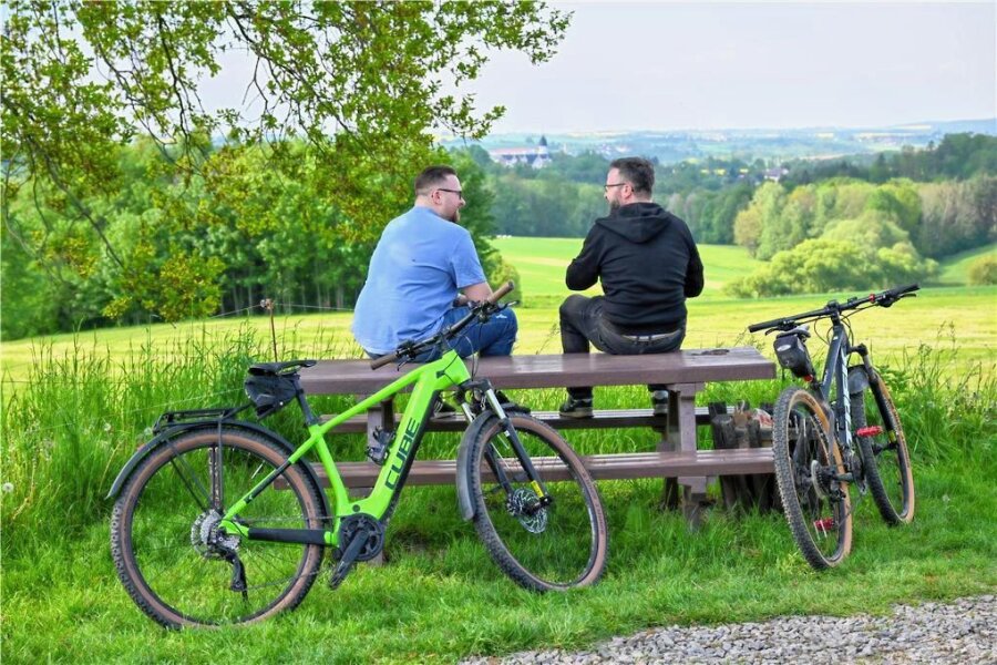 Radtouren: Burgstädt will Dörfer besser integrieren - Die Wege rund um Heiersdorf sind bei Radfahrern beliebt. Denn fast überall bietet sich ein imposanter Blick zur Rochsburg. Am 3. Juni wird zu einer Radtour zwischen Helsdorf, Heiersdorf und Burkersdorf eingeladen. Dabei geht es auch um bessere Rad- und Wanderwege sowie den Bau einer Trinkwasserleitung. 