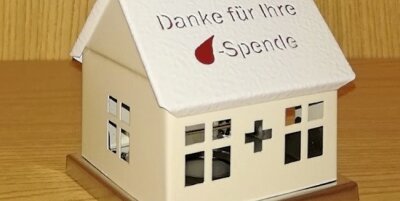 Räucherhaus soll Blutspender anlocken - So ein Räucherhaus gibt es für Blutspender in Beierfeld. 