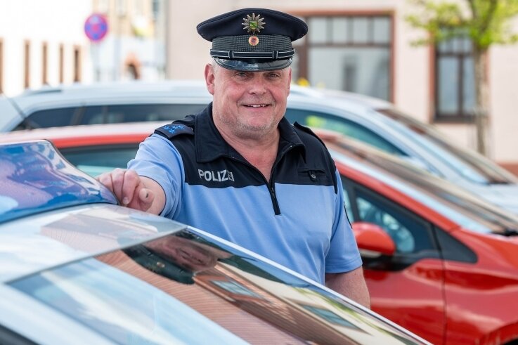 Ralf Müller ist der Neue im Peniger Revier - Polizeihauptmeister Ralf Müller hat seinen Dienst als neuer Bürgerpolizist in Penig angetreten. 