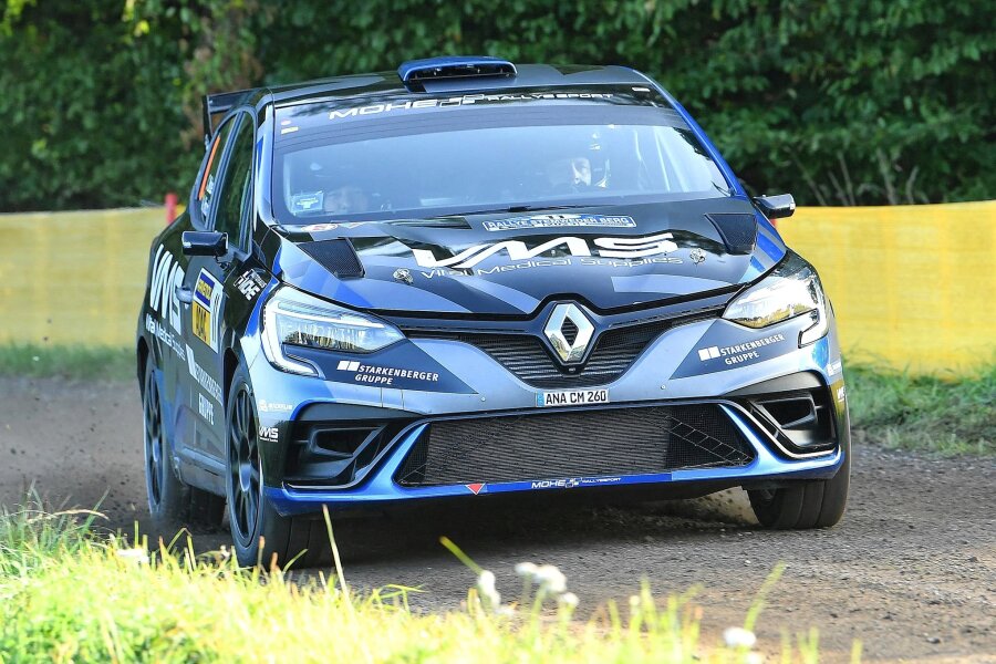 Rallye-Ass aus Crottendorf gibt Vollgas für die WM in Deutschland, Österreich und Tschechien - Der neue Renault Clio Rally3 des Erzgebirgsduos Carsten Mohe/Alexander Hirsch lief zuletzt wie geschmiert.