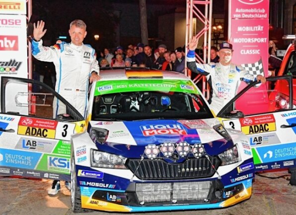 Rallye-Ass bekommt sein Heimspiel zurück - Gute Erinnerungen: Als die Sachsen-Rallye 2021 letztmals im Kalender der Deutschen Rallyemeisterschaft stand, triumphierte Lokalmatador Julius Tannert (rechts) mit Co-Pilot Helmar Hinneberg. 