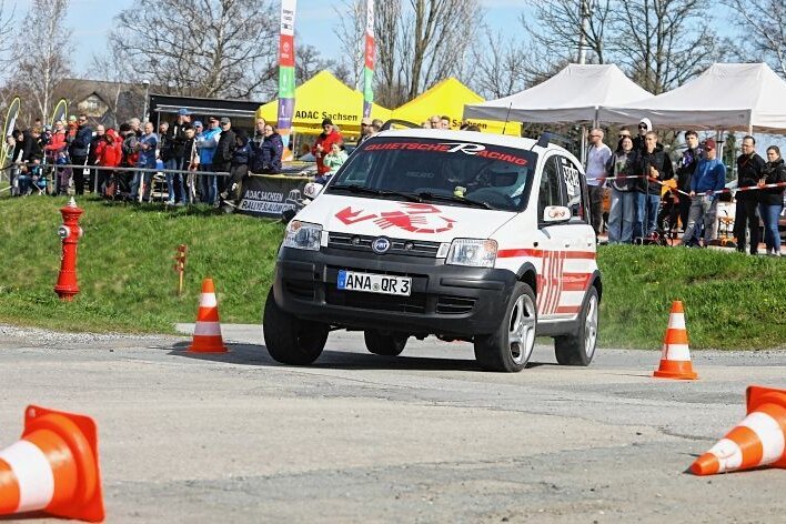 Rallye: Eine Tausendstel bleibt - Markus Herzig vom AMC Annaberg-Buchholz schaffte im geliehenen Fiat Panda 4x4 Sport immerhin den 7. Platz.