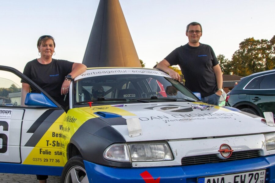 Rallye Grünhain: Eine Geschäftsführerin wagt sich auf den "heißen Sitz" - Daniela Pötzsch, Geschäftsführerin des Chemnitzer Automobil- und Motorrad-Clubs, fuhr neben Frank Winkler die Rallye Grünhain mit. 