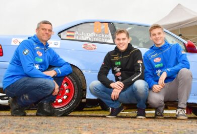 Rallye-Strecke als Familientreff - Eingeschworenes Team: Henrik, Aaron und Arwed Jungnickel (v. l.) leben ihr Hobby gemeinsam aus.