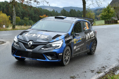 Rallye Zentraleuropa: Duo aus dem Erzgebirge fährt beim Weltmeisterschaftslauf auf Klassenrang zwei - Im Renault Clio Rally3 gingen der Crottendorfer Carsten Mohe und sein Tannenberger Beifahrer Alexander Hirsch an den Start.