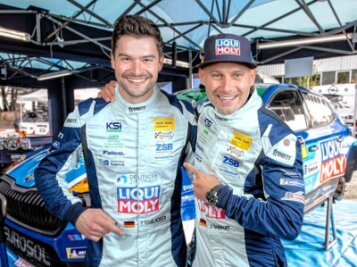 Rallyepilot setzt Saison mit neuem Beifahrer fort - Sind guter Dinge für die anstehenden Rallyes: Julius Tannert (rechts) und sein neuer Beifahrer Pirmin Winklhofer (links). 