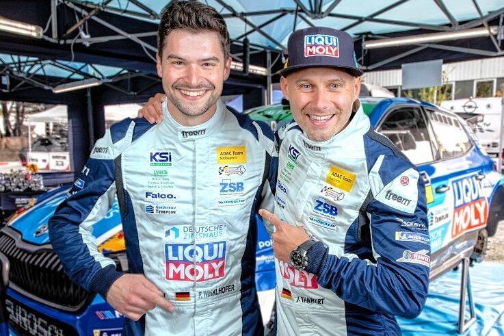 Rallyepilot setzt Saison mit neuem Beifahrer fort - Sind guter Dinge für die anstehenden Rallyes: Julius Tannert (rechts) und sein neuer Beifahrer Pirmin Winklhofer (links). 