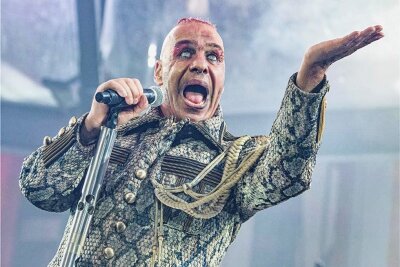 Rammstein: Zwickauer Strafverteidiger kritisiert „Hexenjagd“ auf Lindemann - Till Lindemann, Frontsänger der deutschen Rockband Rammstein, sieht sich schweren Vorwürfen ausgesetzt.