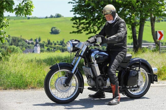 Rarität: MZ-Motorrad aus Zschopau fährt mit exotischem Antrieb - Für Klaus Wieland ging ein Traum in Erfüllung: Er durfte auf die BK mit Wankelmotor steigen und war vom Fahrgefühl begeistert.