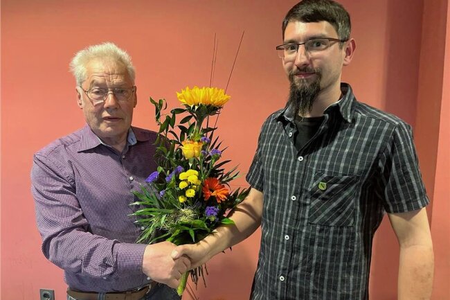 Rassekaninchenzüchter: Sachsens größter Kreisverband hat seinen jüngsten Chef - Gert Rabenstein als langjähriger Kreisverbandsvorsitzender der Rassekaninchenzüchter Annaberg ist vom neuen Kreischef Maik Hempel verabschiedet worden. 
