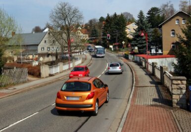 Befahrene Straße in Bernsdorf
