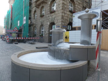 Rathaus-Brunnen unter Schaum gesetzt - Der Springbrunnen wird immer wieder von Unbekannten heimgesucht.