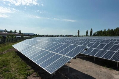Rathaus Markneukirchen: Inzwischen Anträge für 50 Hektar Fotovoltaik-Flächen - Pläne für Freiflächenfotovoltaik im Markneukirchner Gebiet gibt es unter anderem im Bereich Wohlhausen.