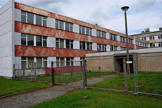 Rathaus: Umstrittenes Asylbewerberheim in Chemnitz-Reichenbrand vom Tisch - Für diesen einstigen Wismut-Komplex nahe der Jagdschänkenstraße in Chemnitz-Reichenbrand hatte ein Investor kürzlich eine Baugenehmigung zum Umbau in ein Heim für bis zu 287 Asylbewerber und Geflüchtete erhalten. Nun nimmt er von den Plänen offenbar Abstand. 
