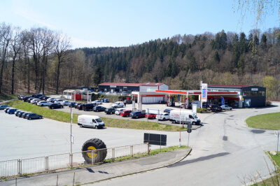 RATIO MOBIL: Einziger ŠKODA Service Partner in der Region Zschopau - Blick auf das Autohaus vom alten MZ-Werk