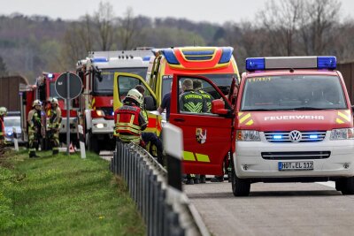Rauch aus Auto auf Autobahn bei Hohenstein-Ernstthal: Trägt ein Marder die Schuld? - Feuerwehreinsatz auf der Autobahn 4. Dort brannte am Sonntag ein Pkw.