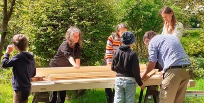 "Raum geben": Veranstaltungsreihe für alle offen - Im Projekt haben Teilnehmer im Sommer zum Beispiel eine Trockentoilette für den Garten des Müllerhofs Mittweida gebaut. 