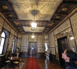 Raumklima schadet den Seidentapeten - Blick in das Chinesische Zimmer des Schlosses Waldenburg. Die Seidentapeten wurden im 18. Jahrhundert in China hergestellt.