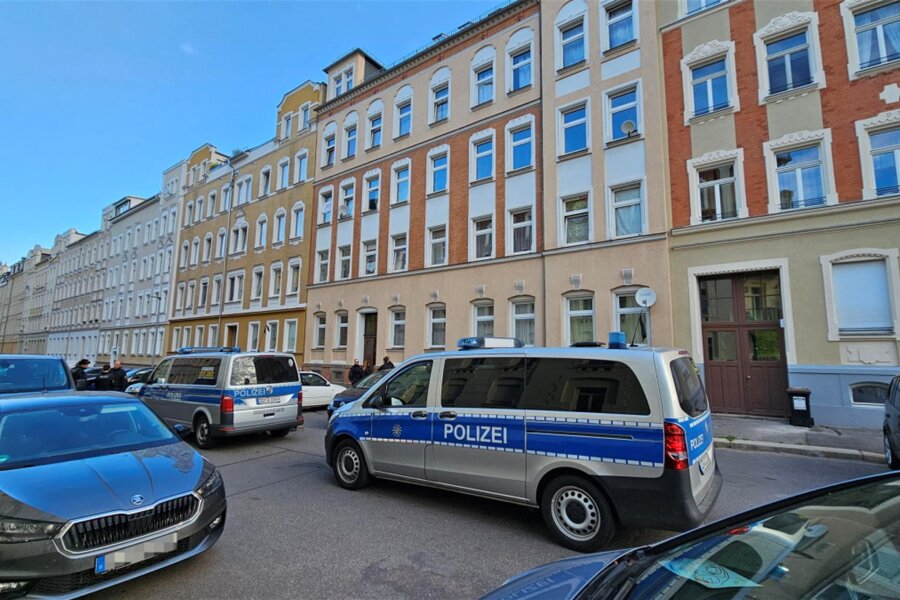 Razzia auf dem Chemnitzer Sonnenberg - Punkt 6 Uhr in der Früh rückte die Polizei an der Sonnenstraße an.
