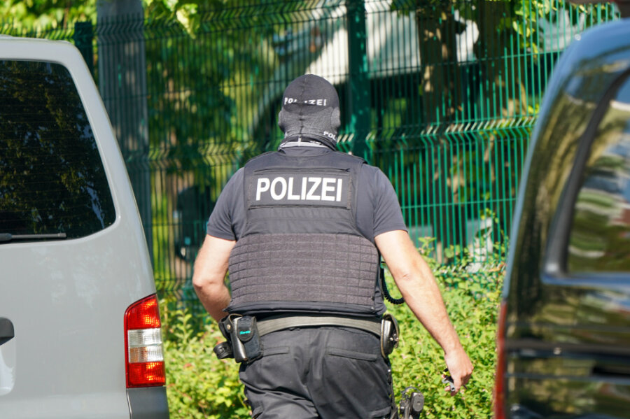 Razzia bei 18-Jährigem in Zwickau wegen Volksverhetzung - 