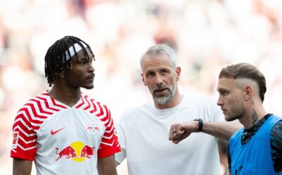 RB Leipzig startet am 4. Juli ins Training - Trainer Marco Rose und David Raum reagieren nach dem Spiel.