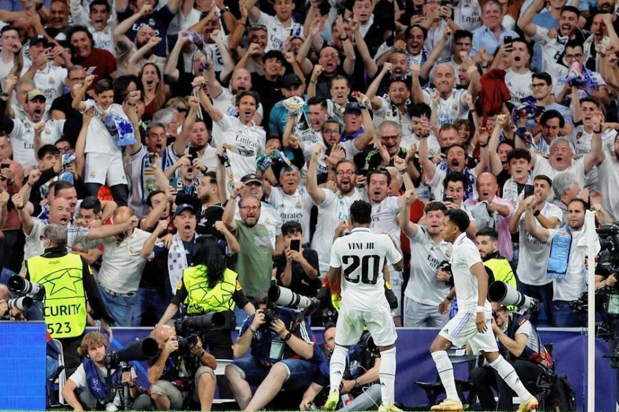 Real Madrid gegen Manchester City: Mit einem Remis ins Halbfinal-Rückspiel der Champions League - Erster Torschuss von Real, erster Treffer: Vinicius Junior feiert seinen sehenswerten Treffer gegen Manchester City. 