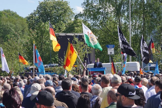Rechter Flügel der AfD hat ein Heimspiel in Zwickau - Mehrere hundert Sympathisanten verfolgten die Rede von Björn Höcke, Fraktionsvorsitzender der AfD in Thüringen.