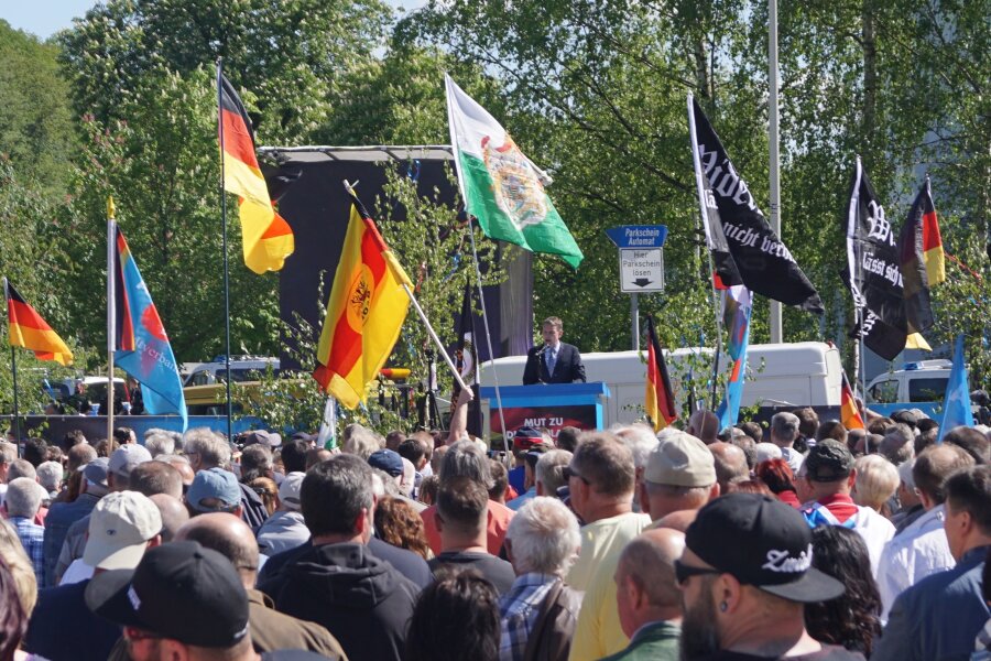 Rechter Flügel der AfD hat ein Heimspiel in Zwickau - Mehrere hundert Sympathisanten verfolgten die Rede von Björn Höcke, Fraktionsvorsitzender der AfD in Thüringen.