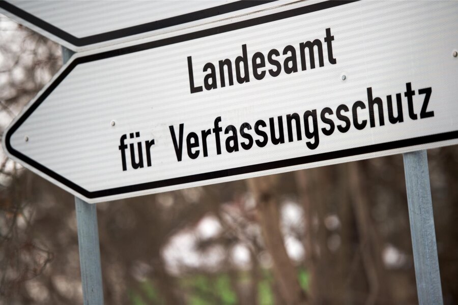 Rechtsextreme erweitern Immobilienbesitz in Sachsen - Das Landesamt für Verfassungsschutz zählt 35 „rechtsextremistisch genutzte Immobilien“ im Freistaat, während die Experten vom Kulturbüro Sachsen auf über 90 kommen.